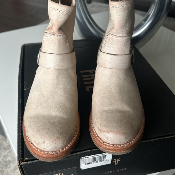 Frye Women Veronica Bootie - Picture 4 of 6